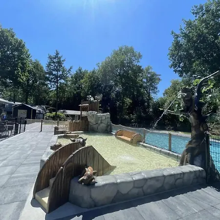 בית נופש Modern Lakeview In Veluwe הונדרלו