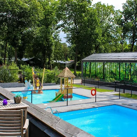 בית נופש Modern Lakeview In Veluwe