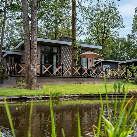 בית נופש Modern Lakeview In Veluwe *
