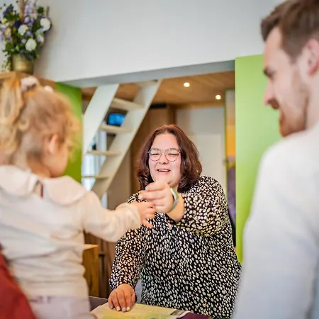 Vakantiehuis Modern Lakeview In Veluwe Hoenderloo